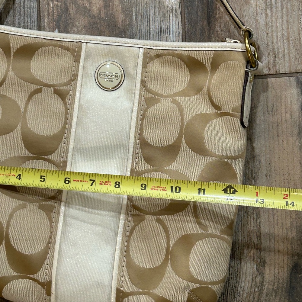 Coach Beige Signature Shoulder Bag Adjustable Strap. Will need some cleaning - Picture 3 of 7